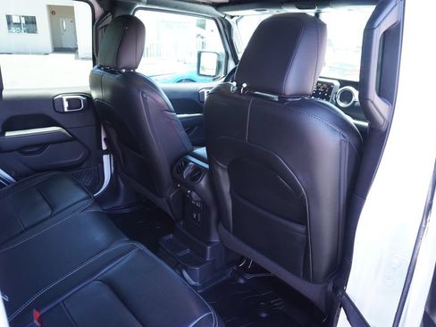 Used 2021 Jeep Wrangler Unlimited Sahara AWD/4WD image 10