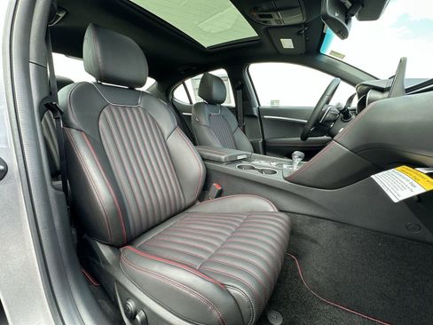 New 2025 Genesis G70 2.5T w/ Sport Prestige Package image 31