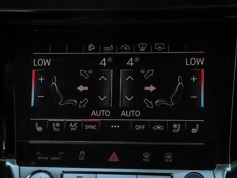 Used 2019 Audi e-tron Prestige w/ Prestige Package AWD/4WD image 21