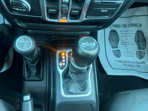 Used 2018 Jeep Wrangler Unlimited Sport S image 21