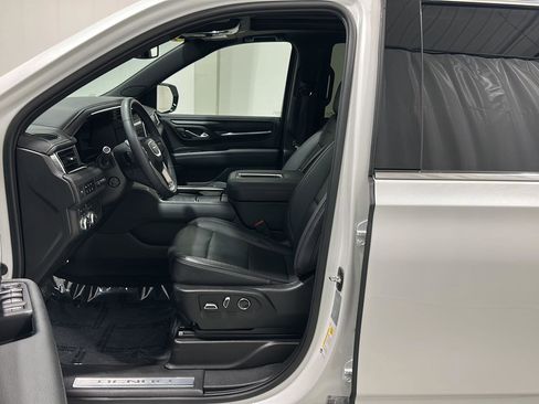 Used 2024 GMC Yukon Denali image 19