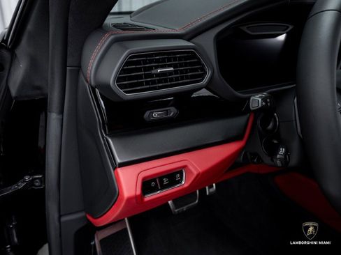 Used 2024 Lamborghini Urus S image 23