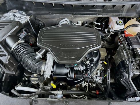 Used 2025 Cadillac XT6 Premium Luxury image 37