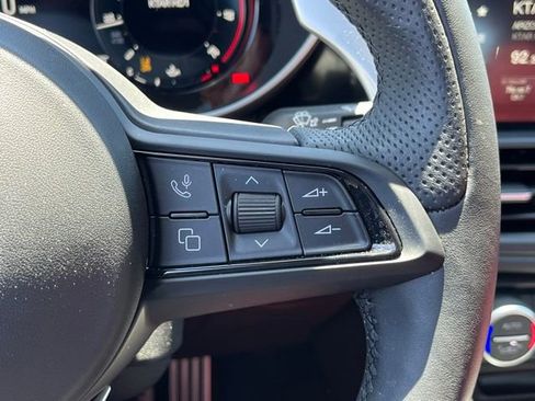 Used 2025 Alfa Romeo Giulia RWD image 19