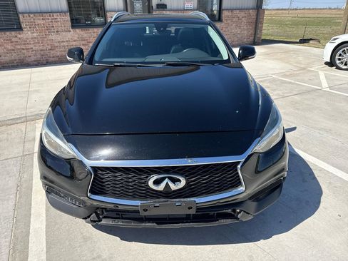 Used 2017 INFINITI QX30 Premium w/ Navigation Package image 4