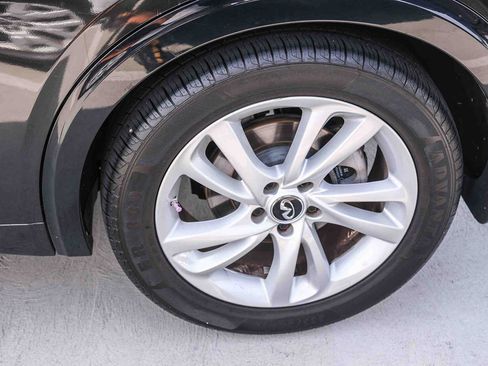 Used 2019 INFINITI QX30 w/ Cargo Package FWD image 9