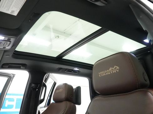 Used 2021 Chevrolet Tahoe High Country w/ Premium Package RWD image 16