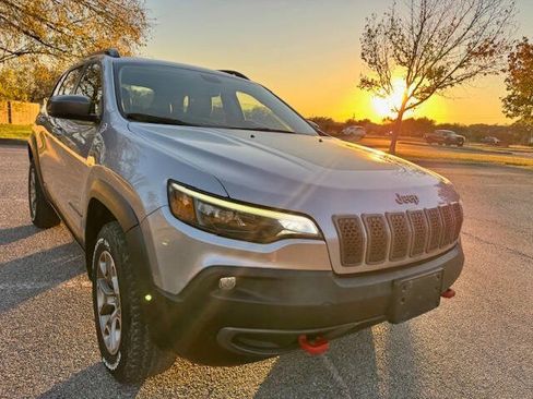 Used 2020 Jeep Cherokee Trailhawk image 9