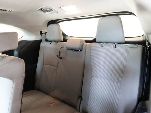 Used 2023 Toyota Highlander LE FWD image 21