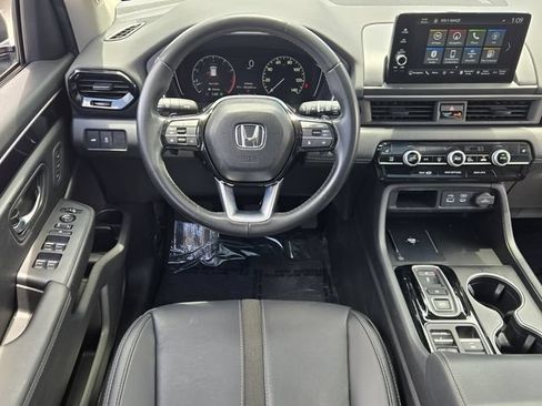 Used 2024 Honda Pilot Touring image 13
