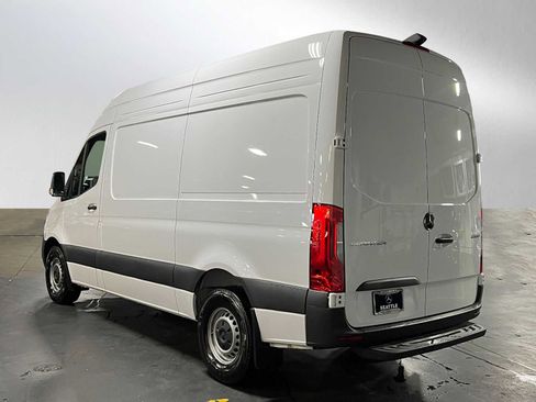 Used 2025 Mercedes-Benz Sprinter 2500 image 5