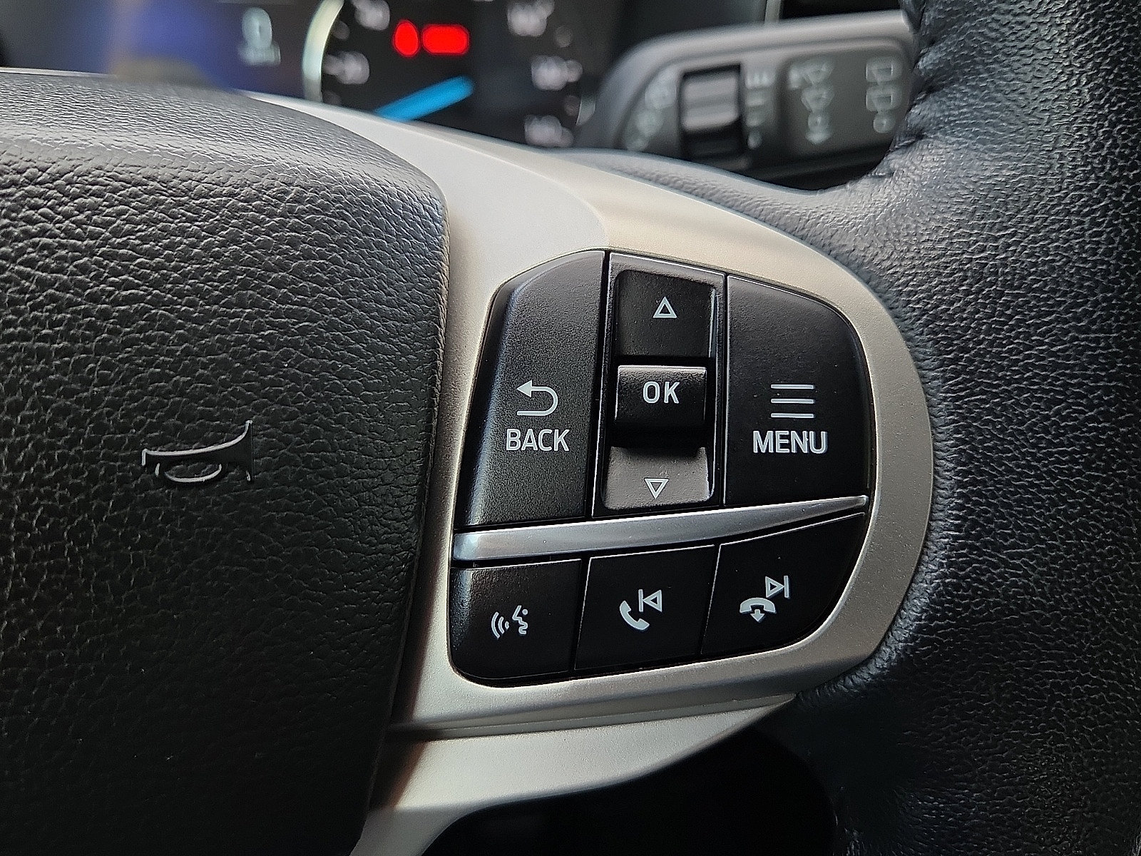 Used 2023 Ford Explorer XLT w/ Equipment Group 202A AWD/4WD image 21