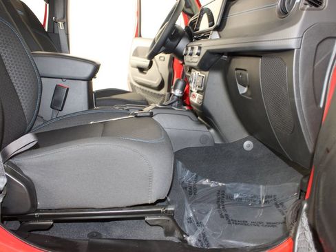 Used 2025 Jeep Wrangler Unlimited Rubicon 4xe w/ Safety Group AWD/4WD image 19