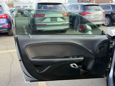 Used 2016 Dodge Challenger SXT image 9