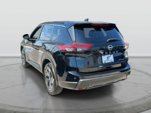 Used 2024 Nissan Rogue SV AWD/4WD image 4