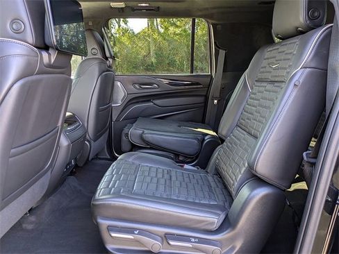 Certified 2023 Cadillac Escalade ESV V image 16