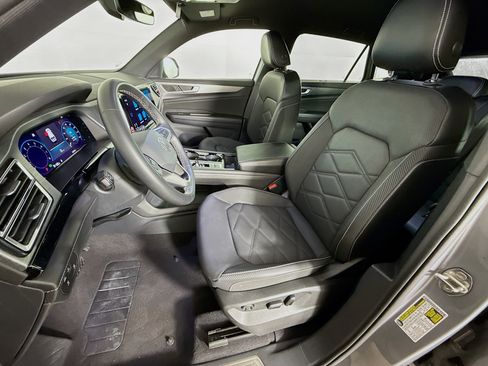 Used 2024 Volkswagen Atlas Cross Sport SE image 24