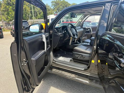Used 2018 Toyota 4Runner SR5 Premium AWD/4WD image 25