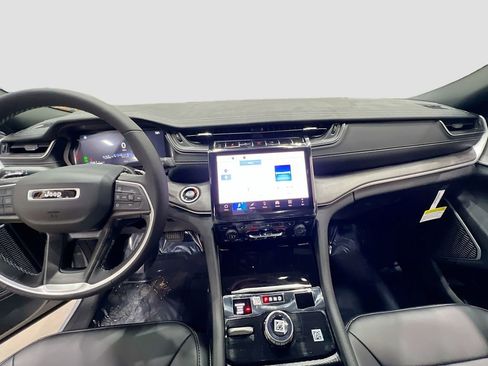 New 2025 Jeep Grand Cherokee L Limited w/ Black Appearance Package AWD/4WD image 26