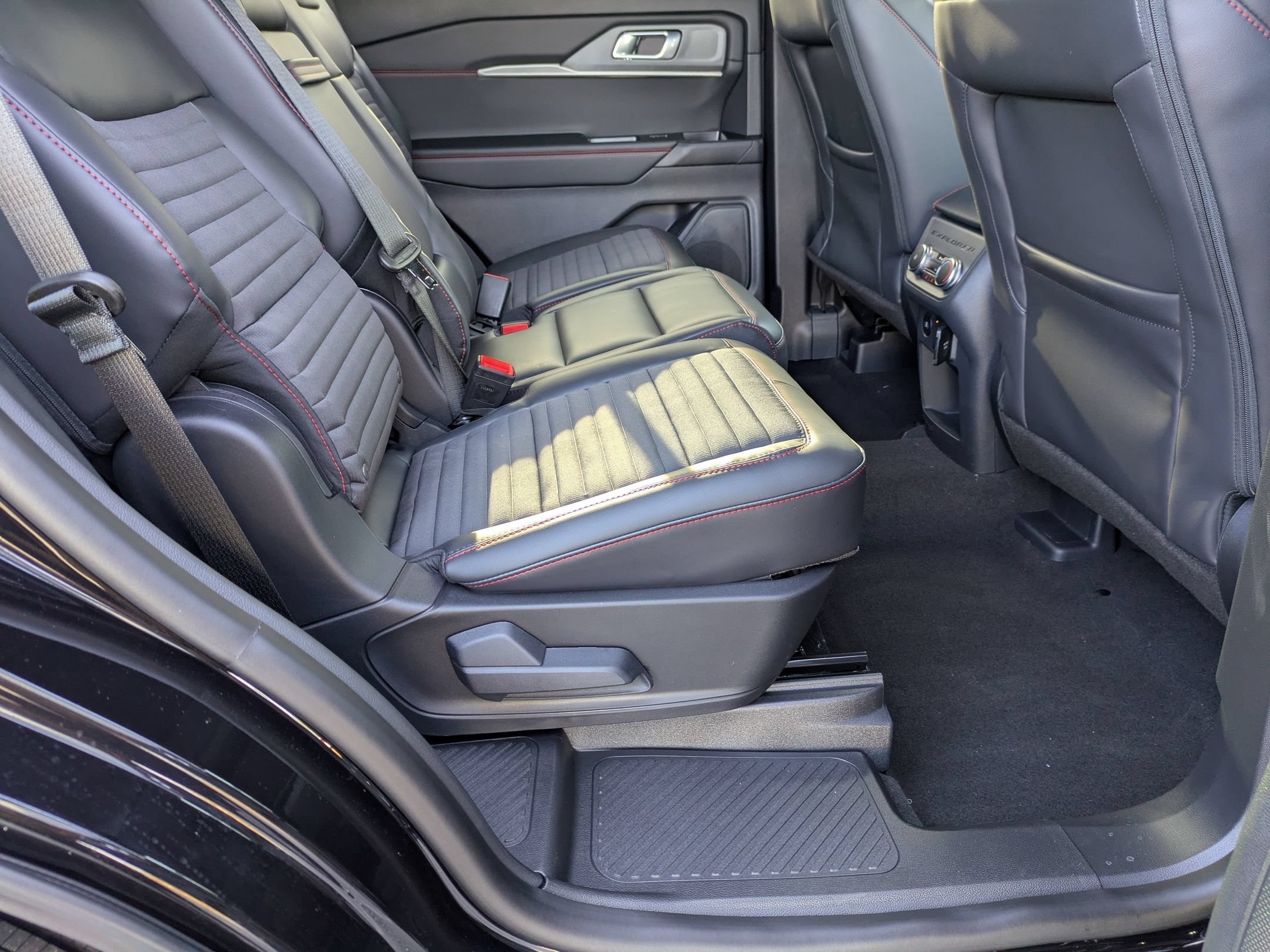 New 2026 Ford Explorer ST-Line w/ Premium Package RWD image 36