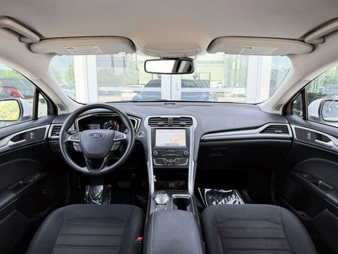 Used 2020 Ford Fusion SE FWD image 21