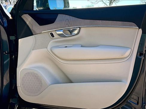 Certified 2024 Volvo XC90 B6 Plus w/ Protection Package Premier image 21