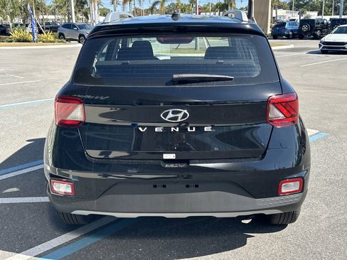 New 2025 Hyundai Venue SEL image 7