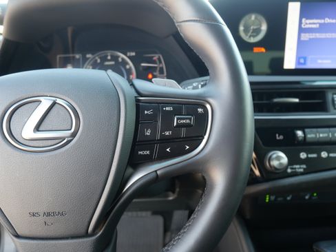 Used 2024 Lexus ES 350 w/ Premium Package image 12