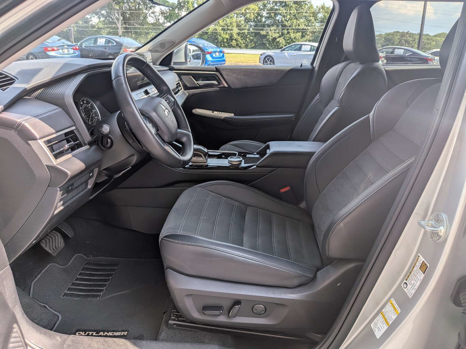 Used 2025 Mitsubishi Outlander SE FWD image 19