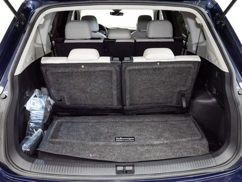 Used 2023 Volkswagen Tiguan SE FWD image 29