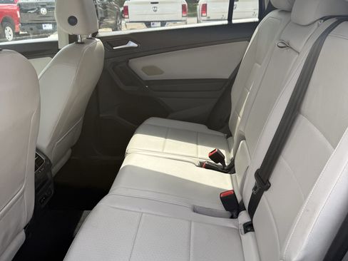 Used 2018 Volkswagen Tiguan SE AWD/4WD image 11