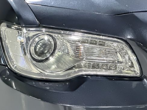 Used 2018 Chrysler 300 Limited w/ Safetytec Plus Group RWD image 10