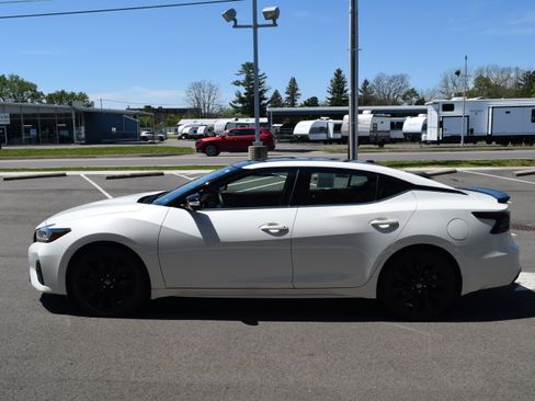 Used 2022 Nissan Maxima SR w/ Sport Mat Group FWD image 4