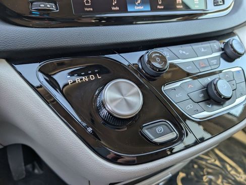 Used 2024 Chrysler Pacifica Touring-L FWD image 30