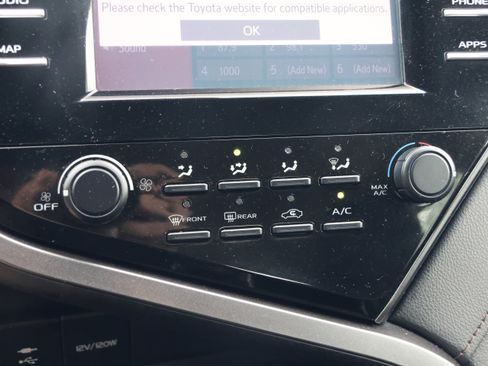 Used 2019 Toyota Camry LE FWD image 24