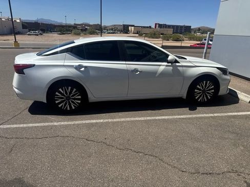 Used 2023 Nissan Altima 2.5 SV FWD image 6