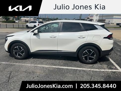 Used 2023 Kia Sportage LX FWD image 1