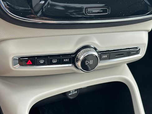 Used 2026 Volvo XC40 B5 Plus w/ Climate Package image 24