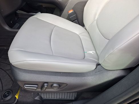 Used 2025 Toyota Sienna XLE image 16