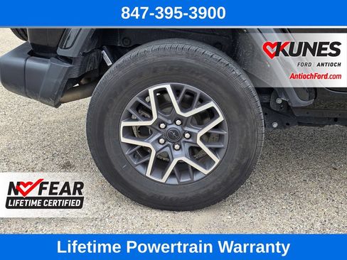 Used 2025 Jeep Wrangler Unlimited Sahara AWD/4WD image 10