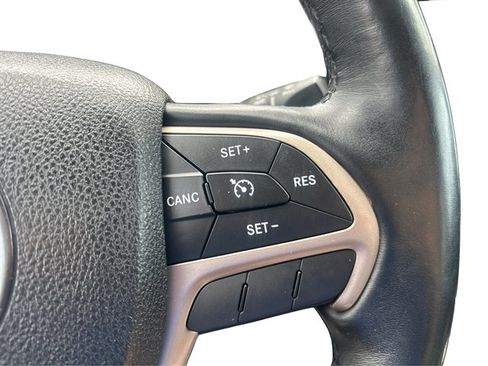 Used 2017 Jeep Cherokee Limited AWD/4WD image 38