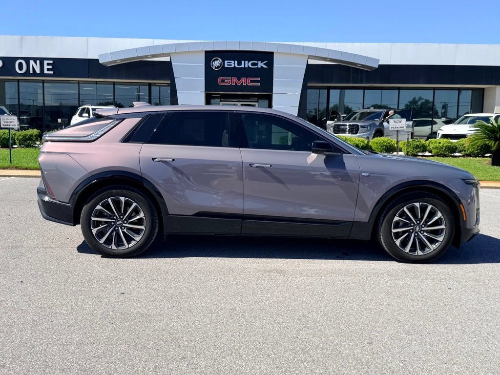 Used 2024 Cadillac Lyriq Sport RWD image 7
