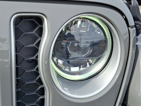 Used 2023 Jeep Wrangler Unlimited Sahara image 9