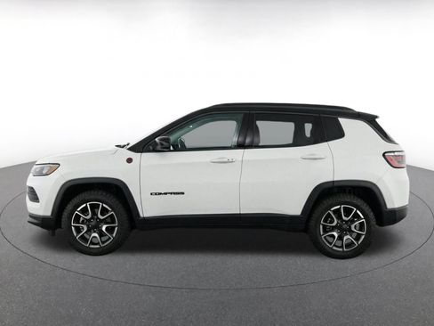 Used 2025 Jeep Compass Trailhawk AWD/4WD image 10