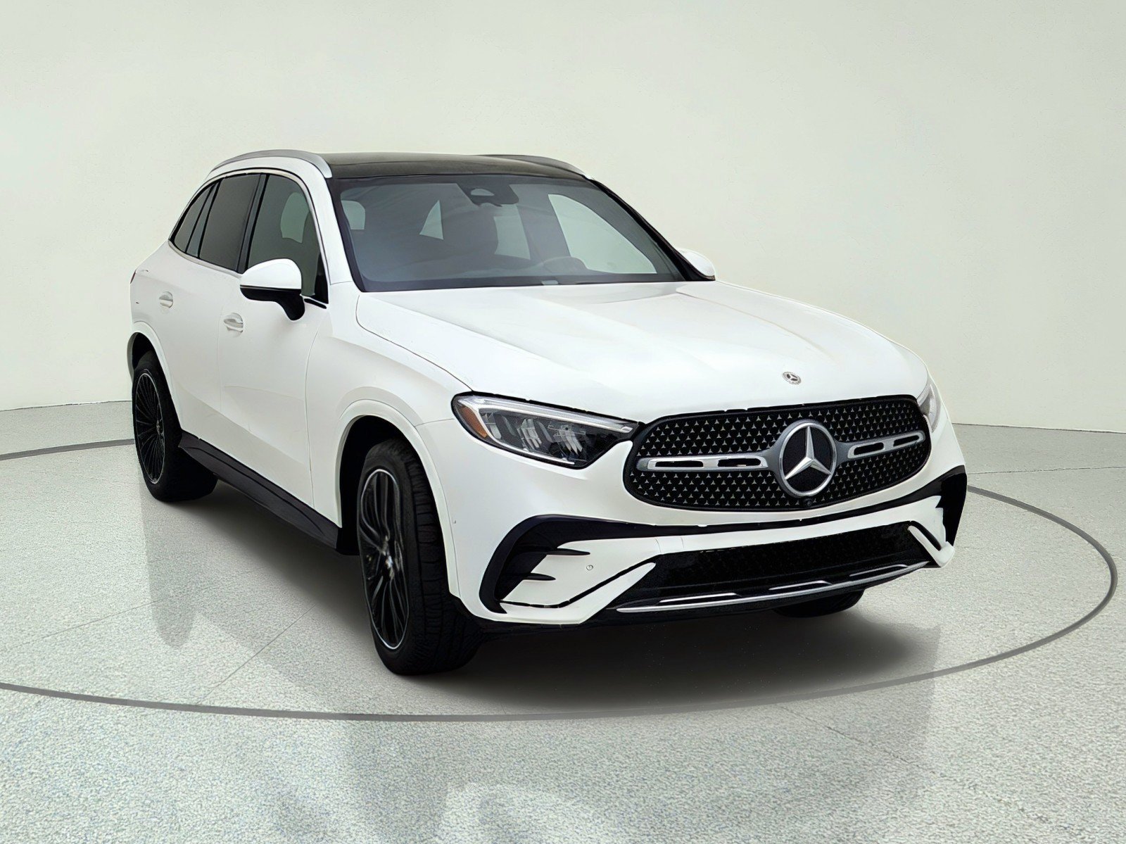 Used 2023 Mercedes-Benz GLC 300 4MATIC image 4