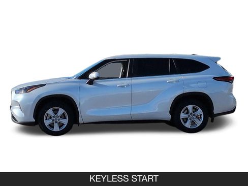 Used 2023 Toyota Highlander LE image 6