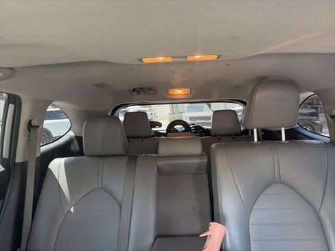 Used 2023 Toyota Highlander XLE image 7