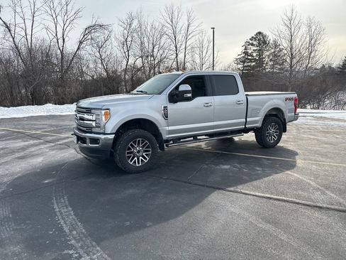 Used 2019 Ford F250 Lariat w/ Lariat Ultimate Package image 3