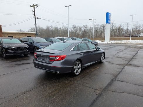 Used 2018 Honda Accord Touring image 3