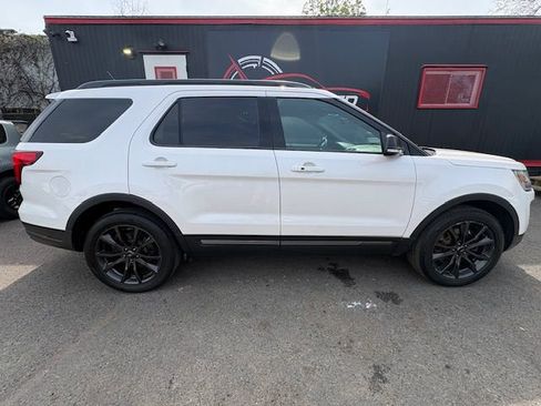Used 2019 Ford Explorer XLT w/ Equipment Group 202A AWD/4WD image 5